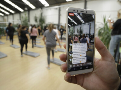 En Uruguay, un gimnasio les obsequia una guía de ejercicios a quienes entran a averiguar y no se inscriben