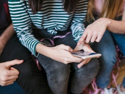 Las cuentas en redes sociales se asocia al sedentarismo en adolescentes