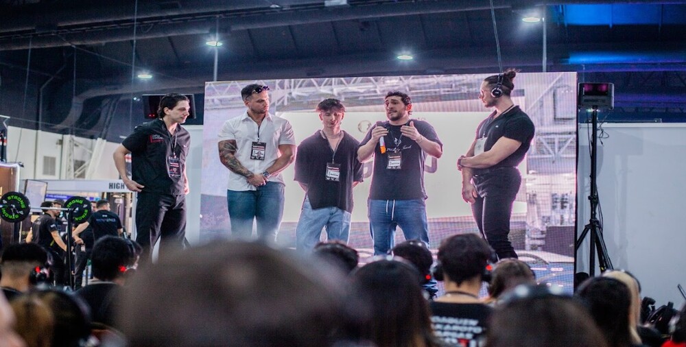 En el marco de la Mercado Fitness | Nutrition & Sports EXPO en Buenos Aires, se realizará un ciclo de conferencias gratuitas centrado en salud, entrenamiento y nutrición (SEN), destinado a profesionales, estudiantes y fanáticos del fitness y el deporte. Las charlas buscan brindar información actualizada y herramientas prácticas que contribuyan al desarrollo profesional y personal de los asistentes.