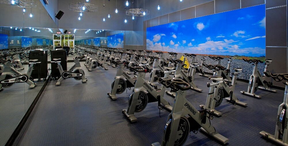 24 Hour Fitness e ISSA certifican a gerentes como entrenadores