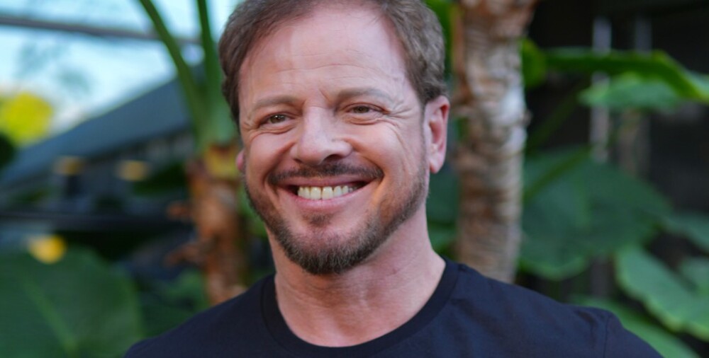 Alex Wiesner presenta su libro “Hasta los 100, bien”