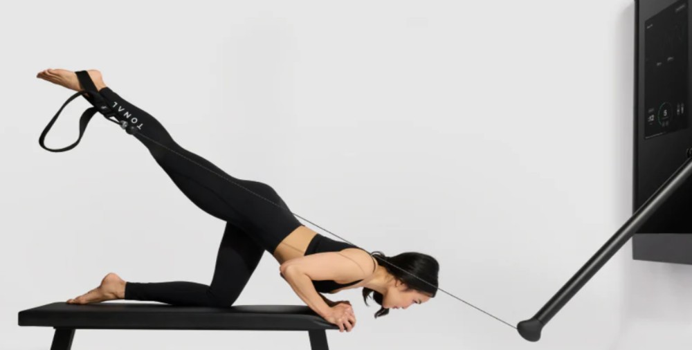 Tonal amplía su contenido de yoga y Pilates