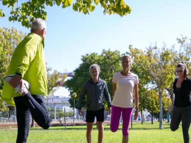 La actividad física regular se asocia con un 25% menos de riesgo de demencia