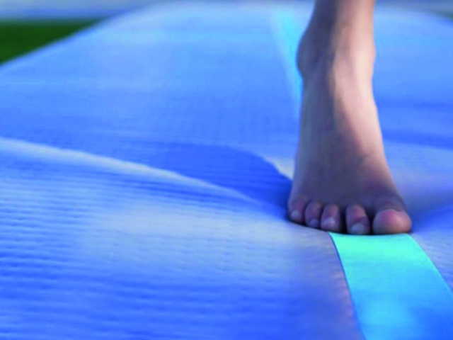 AirTrack Gym amplía su equipamiento inflable profesional con podio y colchoneta