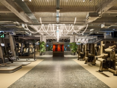 John Reed abre su primer gimnasio en Stuttgart, Alemania